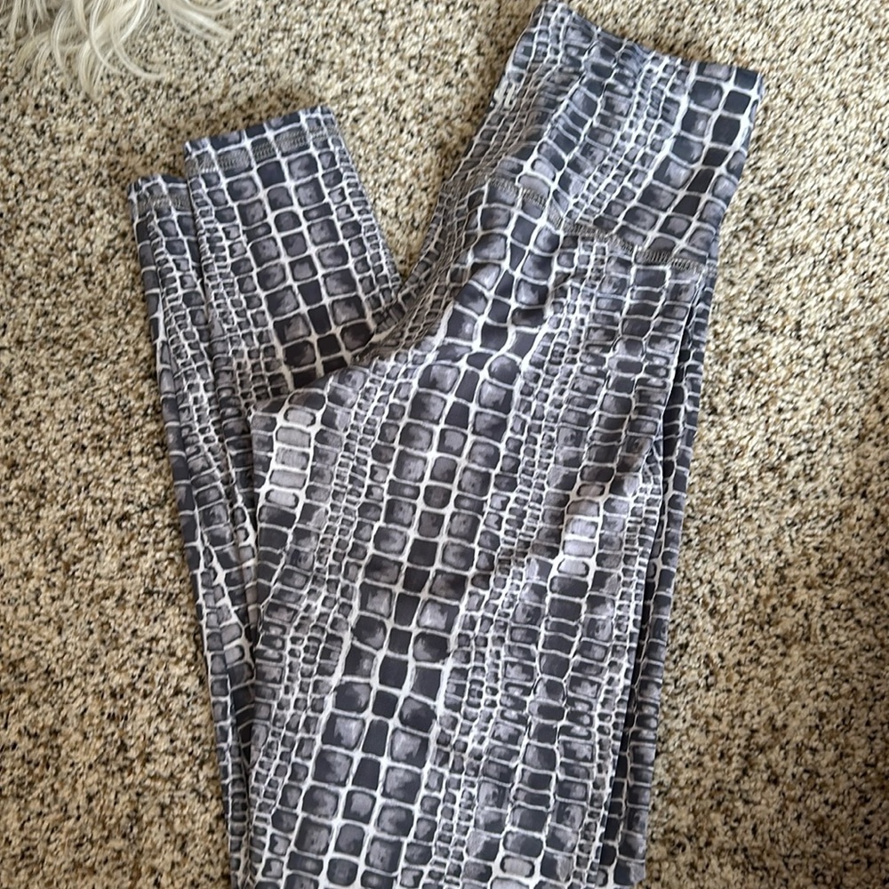 Strut This gray and white leggings.